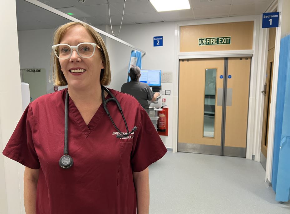 A newly-opened Frailty Assessment Unit at County Hospital in Stafford is helping to prevent frail and older patients being admitted into hospital by providing appropriate and timely care so they can return home at the earliest opportunity 🏥➡️ uhnm.nhs.uk/latest-uhnm-ne…
