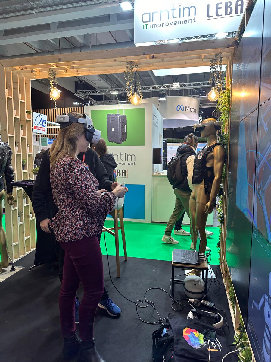 ✨ Clap de fin pour le salon <a href="/educatechexpo/">Educatech Expo</a> pour l'équipe i-Oasis ! ✨

Pendant 3 jours d’exposition, nous avons eu l’opportunité de présenter nos solutions innovantes en matière de formation en Réalité Virtuelle à un public de professionnels issus du secteur éducatif.

Parmi nos