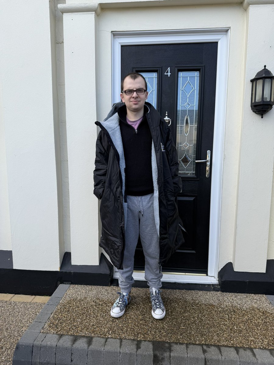 #proudmum today lil 1 (18) starts filming as an extra  he needs to go live his life as his tumour grows of course its not his 1st time but he has grabbed every opportunity he can Drs agreed its now balance <a href="/michaelsheen/">michael sheen 💙</a> 1 of his inspirations  <a href="/LlamauUK/">Llamau</a> @fjbeecher #1142dayschemo