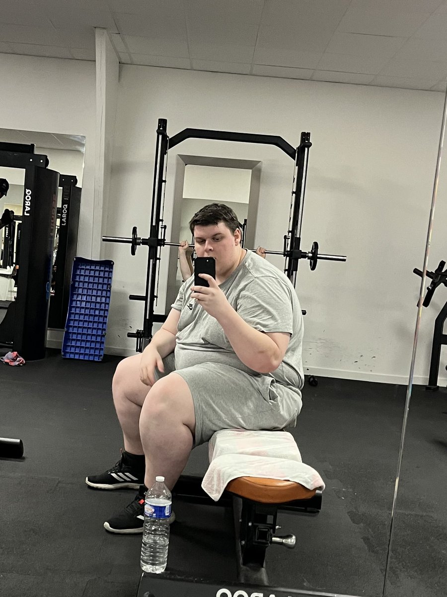 Skyonlycsgo's tweet image. Je pense que tu a motivé plus d’une personne via le plus jamais gros @Kammeto maintenant c’est ton moment, full confiance en toi 💪💪
180 to 95kg