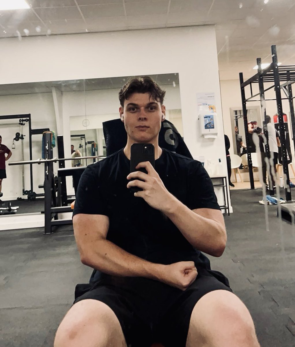 Skyonlycsgo's tweet image. Je pense que tu a motivé plus d’une personne via le plus jamais gros @Kammeto maintenant c’est ton moment, full confiance en toi 💪💪
180 to 95kg