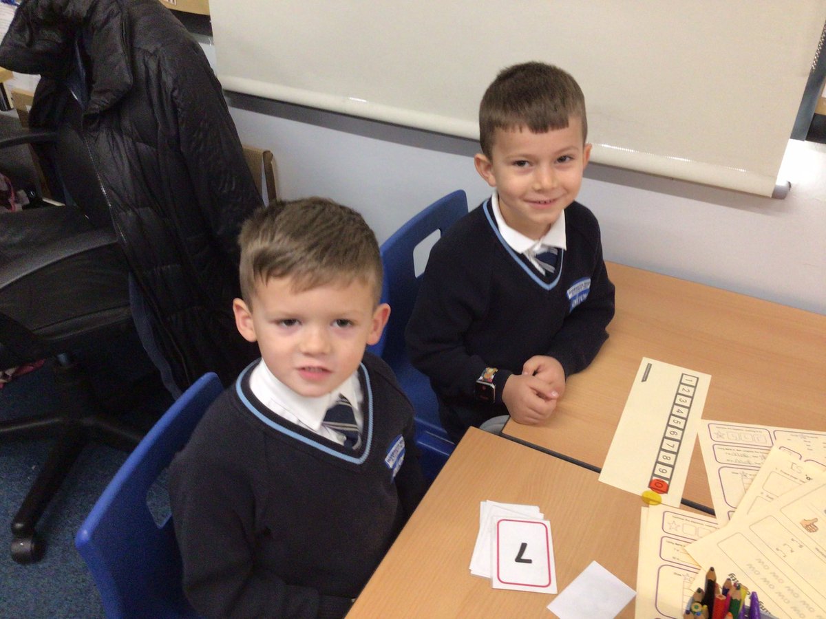 ditton_ps's tweet photo. 1RH have been comparing numbers in maths today. The children used number cards to generate 2 numbers, then compared their numbers using counters on a number track. #DittonPrimaryMaths @first4maths https://t.co/RZ0aB9gpE5