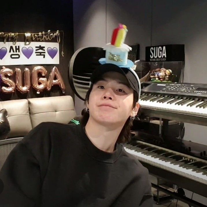 minyo0n9i's tweet image. This cutie patootie makes me wanna squish him 🤏