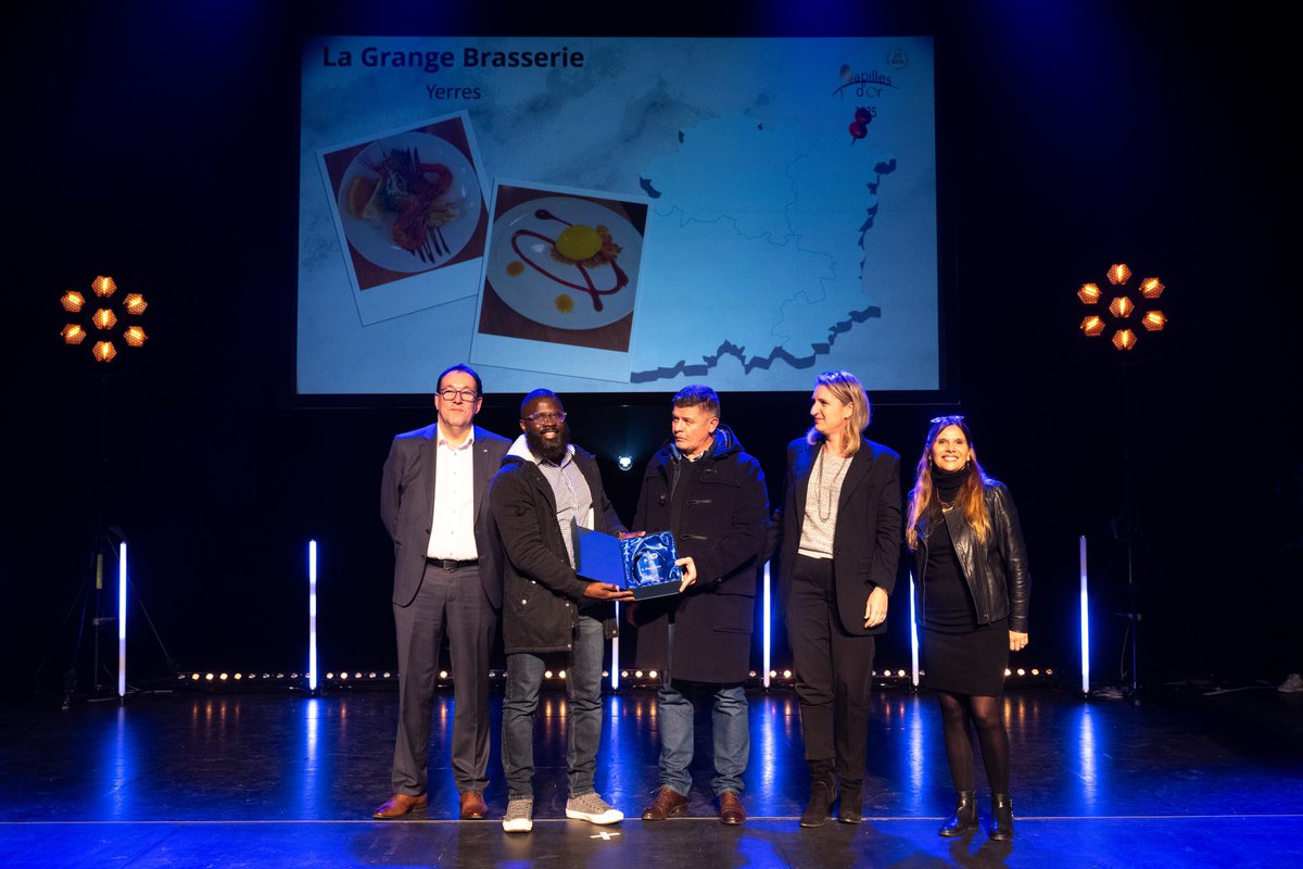 oclodong's tweet photo. Vive le commerce de qualité à Yerres ! Hier, la Brasserie la Grange a obtenu 4 Papilles d'or pour la 2e année consécutive au concours des Papilles d’or organisé par la CCI de l’Essonne. Bravo à Emmanuel Cervo, au chef cuisinier et à toute l’équipe. #Yerres #CCI #Essonne #Restau https://t.co/j4quuJ6EVq