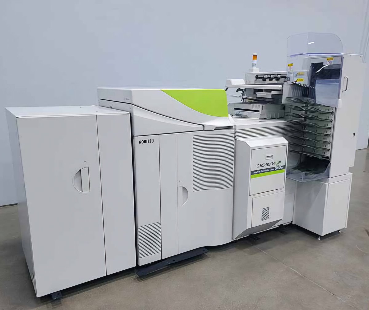 tyobdg's tweet photo. @sesukahatimu23 Noritsu QSS-3904G 2024, prinsip proses kerjanya masih menggunakan cara lama tp didigitalisasi, ekspose cahaya laser RGB ke paper yg dilapisi perak lalu diproses dg cairan chemical CD dan BF di dalam mesin processor utk menghasilkan warna yg lebih natural, its real art! https://t.co/INjwQDjrDG