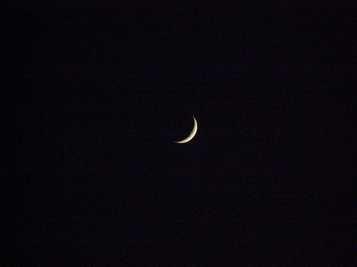 13brevkasse's tweet photo. Bad graphics but still beautiful โบ๏ธ
#MoonHeart
#Moon #Sky https://t.co/YTfffygXwI