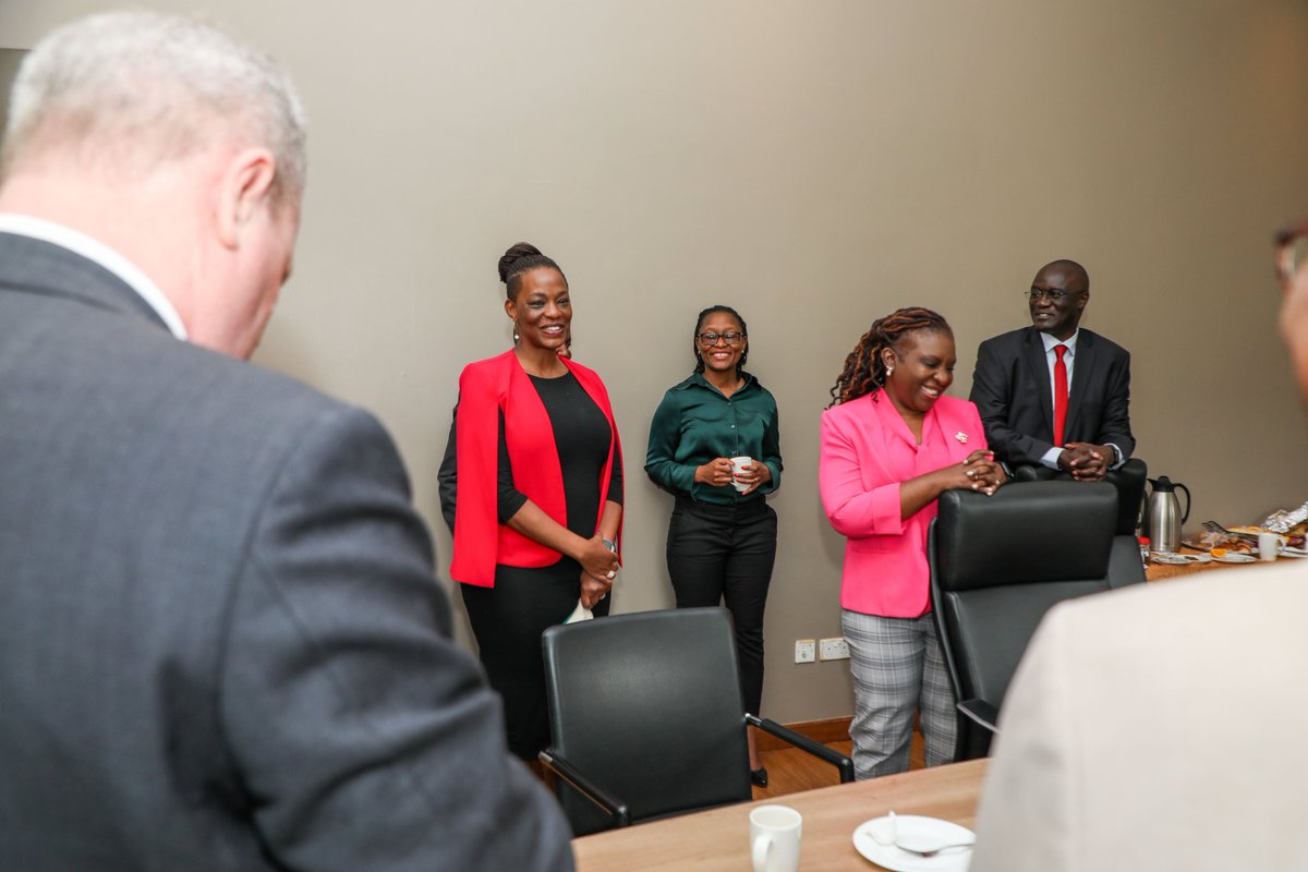 SafaricomPLC's tweet photo. Today, M-PESA GO, @OldMutual_Ke, and @KICDKenya unveiled an exciting Financial Literacy Online Toolkit for junior and senior schools! #UnlockingPossibilities #TransformingLives https://t.co/PDp1ng9CEn
