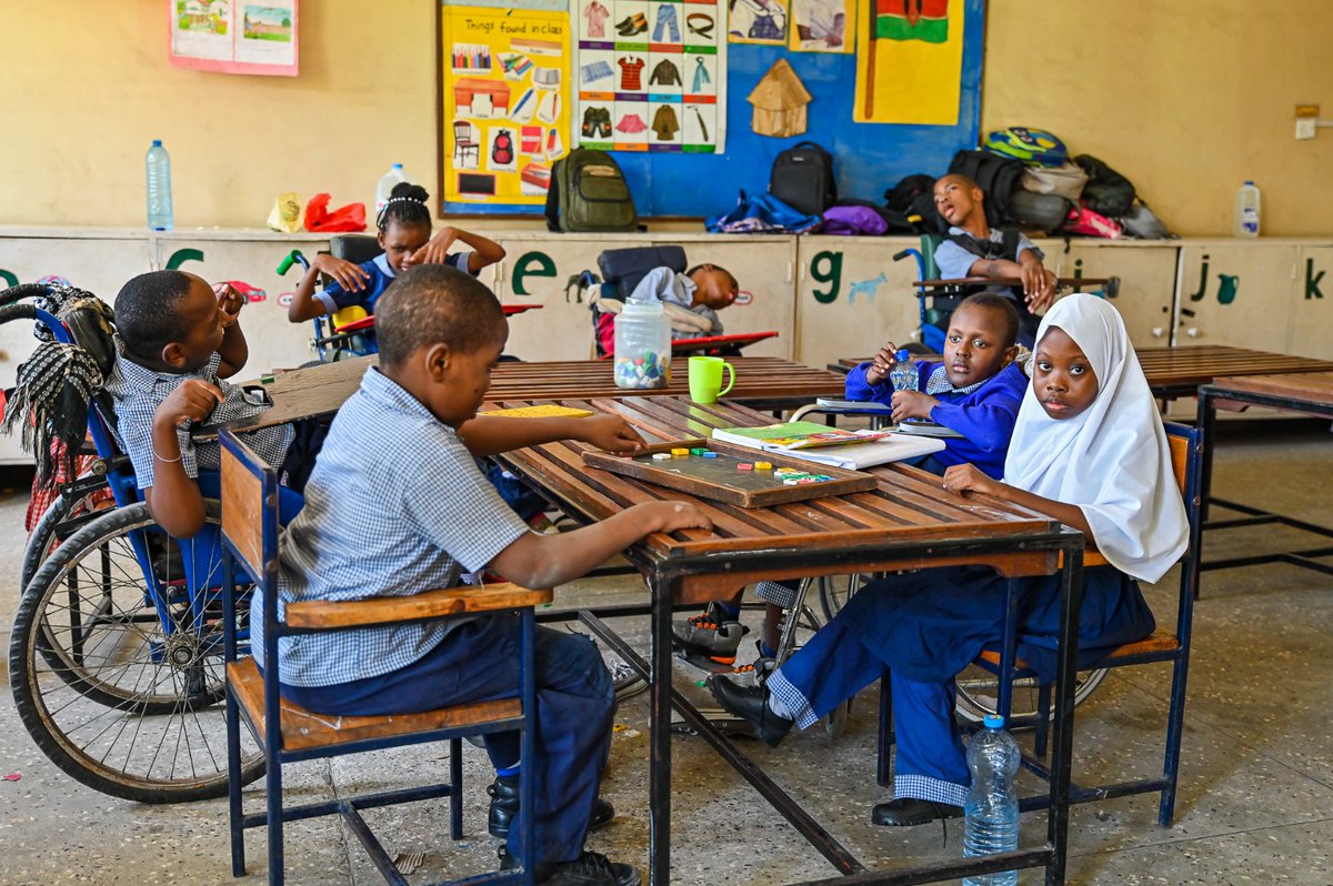 ShaheenSnilofer's tweet image. #GoingBlue today for #WorldChildrensDayKe
The Future is Now, #ListenToTheFuture  
The Future must hold good for the Children
Bring on your Blues to secure a better future #ForEveryChild #UNICEF @UNICEFKenya