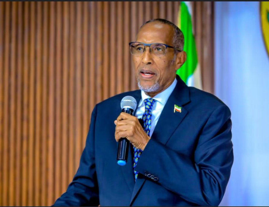 RAbdiAnalyst's tweet photo. Xarago, sharaf, dhaxal, taarikh.

Hambalyo Mudane Madaxweyne https://t.co/Qjw4DRwXB5