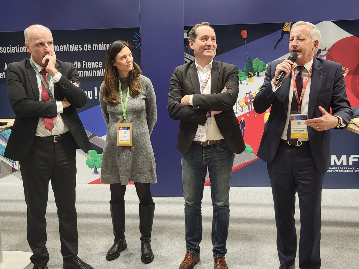 🔴En direct #SMCL2024
Rencontre conviviale entre les élus de la #Mayenne au <a href="/salondesmaires/">Salon des Maires et des Collectivités</a> <a href="/AMF_53/">AMF 53</a> <a href="/Energie_Mayenne/">Territoire d'Énergie Mayenne 💡</a> <a href="/GRDF/">GRDF</a> <a href="/ENGIEgroup/">ENGIE</a> <a href="/LaPosteBusiness/">LaPosteSoluBusiness</a>
Prise de parole de <a href="/RichardCHAMARET/">Richard CHAMARET</a> qui alerte sur le projet de loi de finances non favorable aux syndicats d'énergie.