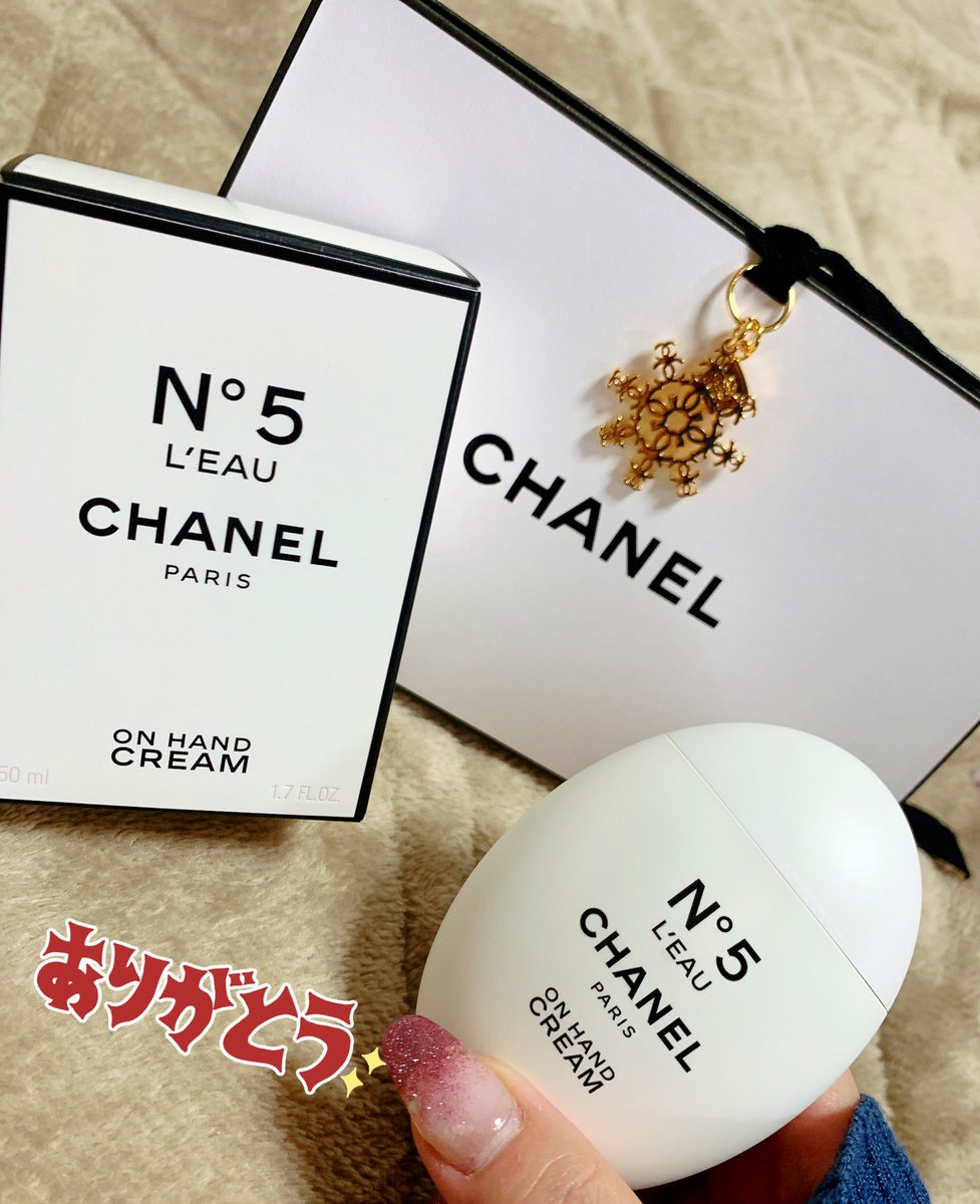 Chan_Na_04's tweet photo. 欲しリスに載せてたMACのファンでが
発送できない地域で送れないから別の物でって
考えてくれてCHANELのハンドクリームを
プレゼント🎁して頂きました😭♡
ありがとうございます⸜(*˙꒳˙*)⸝
大切に使わせて頂きます☺️♡ https://t.co/p6o7goHiIL