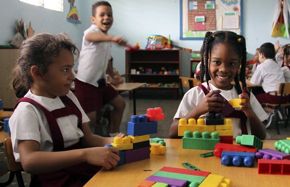 Hoy es el Día Universal del Niño. Para que sus derechos sean realidad, en #Cuba se hizo la Revolución. Por su futuro trabajamos. #CubaPorLaVida