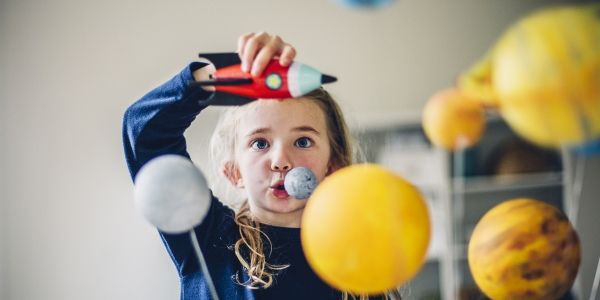 "When it’s done badly in early years classrooms, it wastes children’s time; but when done well, it provides enrichment, joy, motivation and pleasure" Agree or disagree on this quote about play? More food for thought here: buff.ly/3YvyX2N 
#PlayBasedLearning