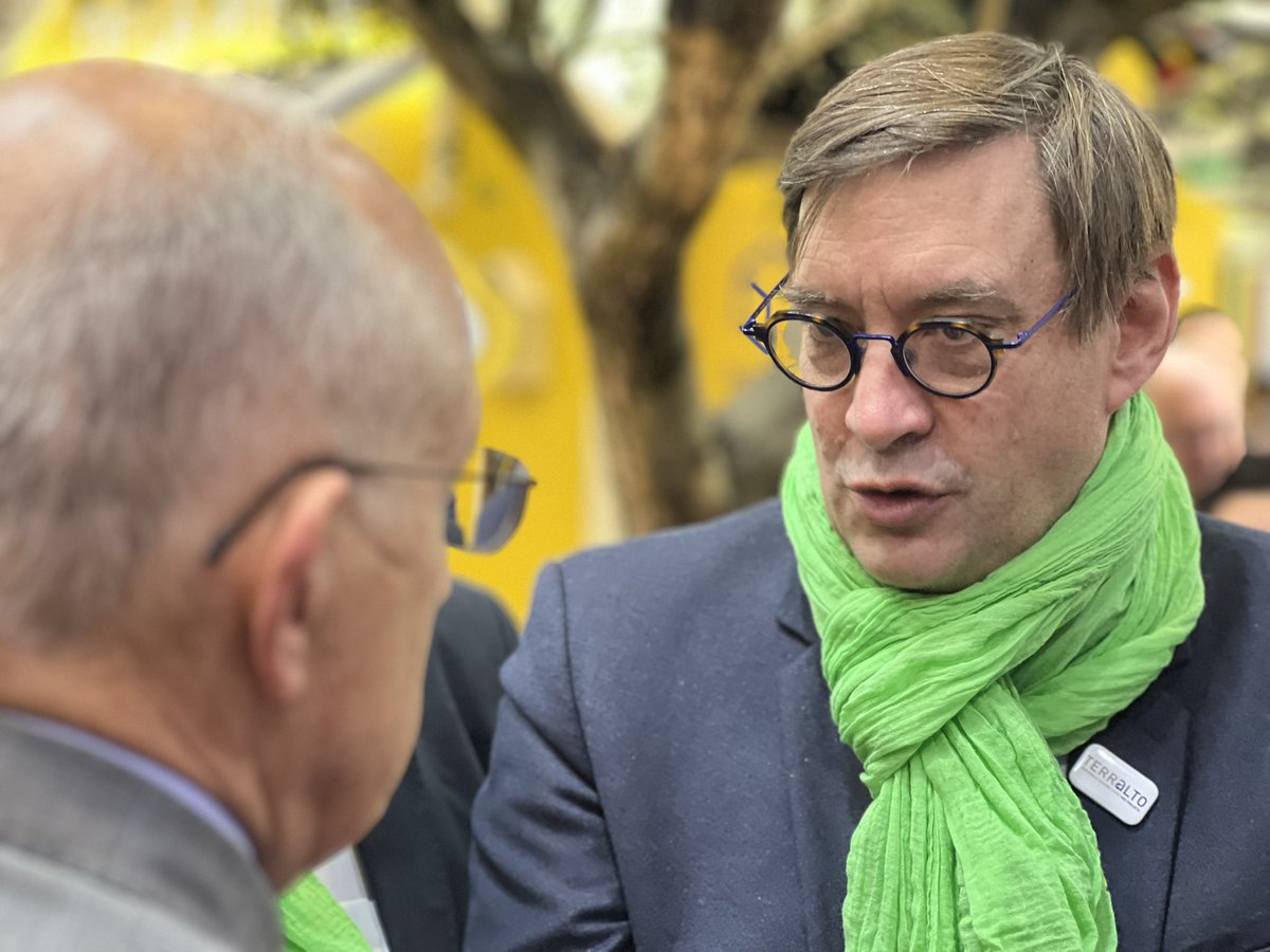 La Poste Groupe (@groupelaposte) on Twitter photo L'occasion de revenir sur le partenariat entre #LaPoste et <a href="/Bienvenueferme/">Bienvenue à la ferme France</a> ! Ensemble, nous contribuons au développement des circuits courts et soutenons la vitalité des campagnes, renforçant ainsi les liens entre agriculteurs et consommateurs. 🌱🤝 <a href="/chronopost/">Chronopost</a> <a href="/Pickup_FR/">Pickup</a> L'occasion de revenir sur le partenariat entre #LaPoste et <a href="/Bienvenueferme/">Bienvenue à la ferme France</a> ! Ensemble, nous contribuons au développement des circuits courts et soutenons la vitalité des campagnes, renforçant ainsi les liens entre agriculteurs et consommateurs. 🌱🤝 <a href="/chronopost/">Chronopost</a> <a href="/Pickup_FR/">Pickup</a>