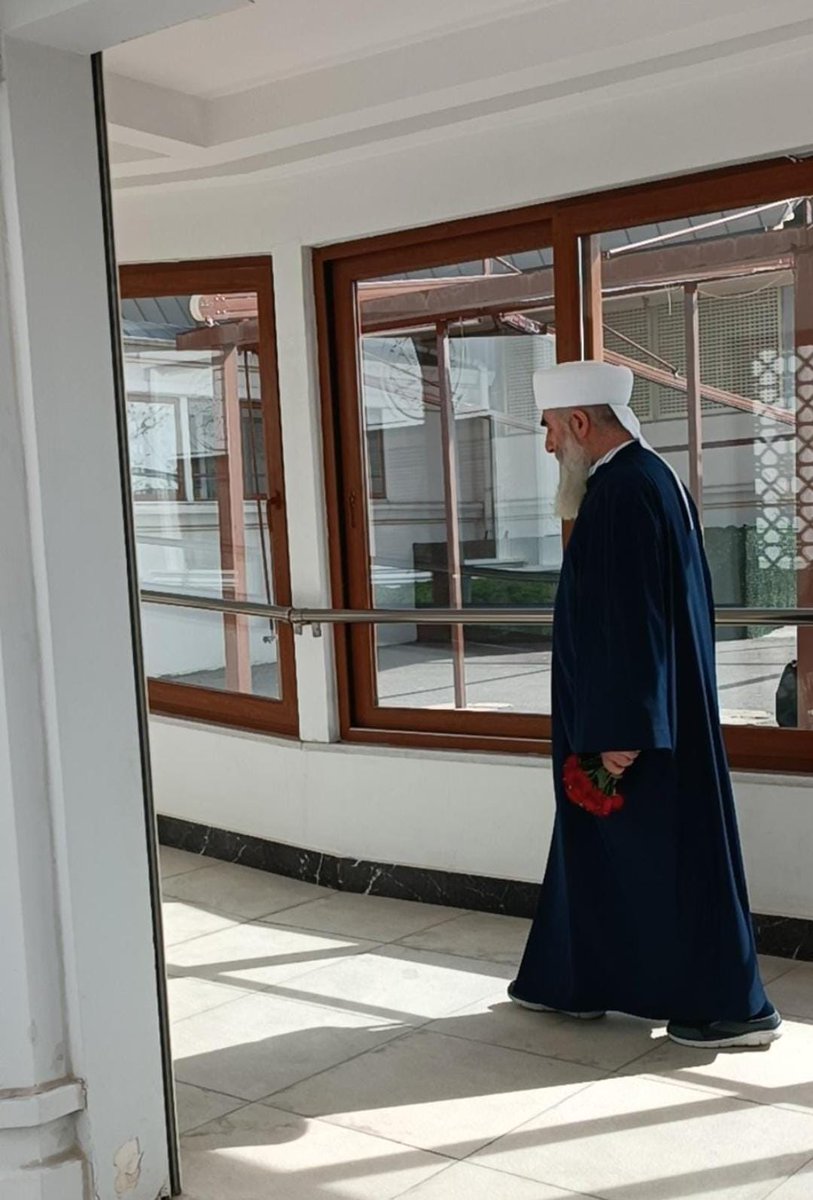 YukselAtay1's tweet image. “Allah’a vasıl olmanın en kolay yolu, Allah’ın dostlarıyla dost olup yabanda gezmemektir.”

[Bâyezid Bistâmî k.s]
#MevlanaGavsıNizam