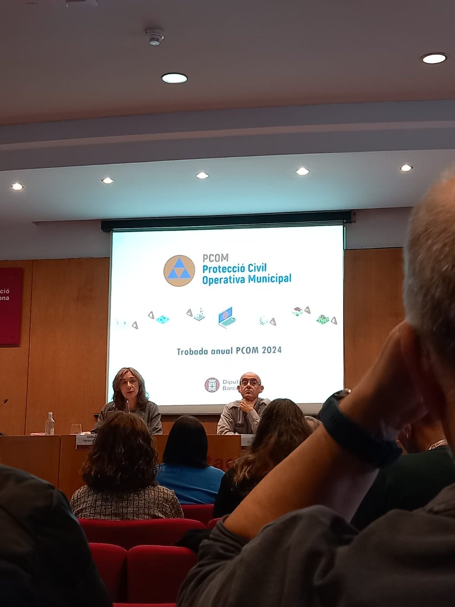 🤝Primera Trobada Anual d’usuaris de l’aplicació PCOM (Protecció Civil Operativa Municipal), on s’ha parlat dels nous serveis de PCOM i del paper de la protecció civil municipal.

🗣️El subdirector de Programes en #ProteccióCivil, <a href="/sergiodelgado76/">Sergio Delgado Molina</a>, ha fet la ponència inaugural.