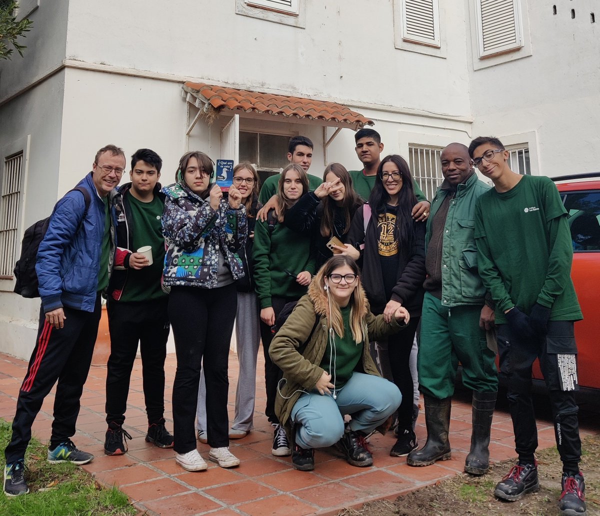 CuinaJusta's tweet photo. Els efectes del pas de la DANA pels camps del @paracagraribaix s’han fet notar amb les inundacions i pèrdua de gran part de les collites.
Un grup d’alumnes de @inslessalines davant d’aquest panorama s’engresquen a visitar els nostres camps @cuina_justa i donar un cop de mà. https://t.co/CuXnblWhL7