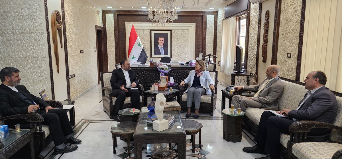 التقى سعادة سفير الجمهورية الإسلامية الإيرانية لدى #دمشق الدكتور حسين أكبري اليوم الأربعاء سيادة وزيرة الثقافة في الجمهورية العربية السورية الدكتورة ديالا بركات وخلال اللقاء أكد الجانبان على ضرورة تعزيز العلاقات الفنية والثقافية بين البلدين الشقيقين.