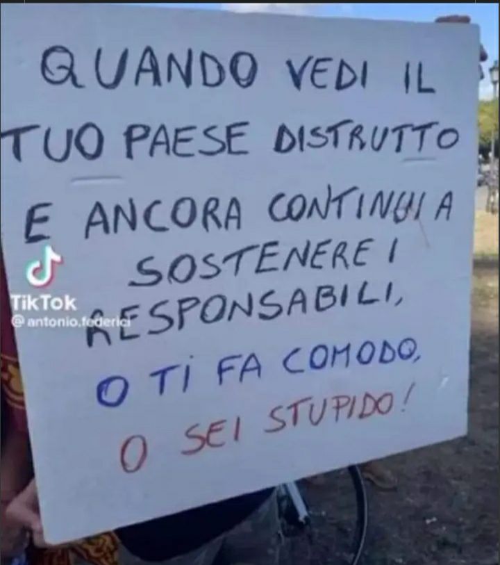 Massimo71000's tweet photo. In #EmiliaRomagna hanno votato per nuove alluvioni: le martellate sui #cocones non sono bastate. Vedremo ancora fiumi così e la #Caciofara con gli stivali...contenti loro... https://t.co/rVdef3lDSR