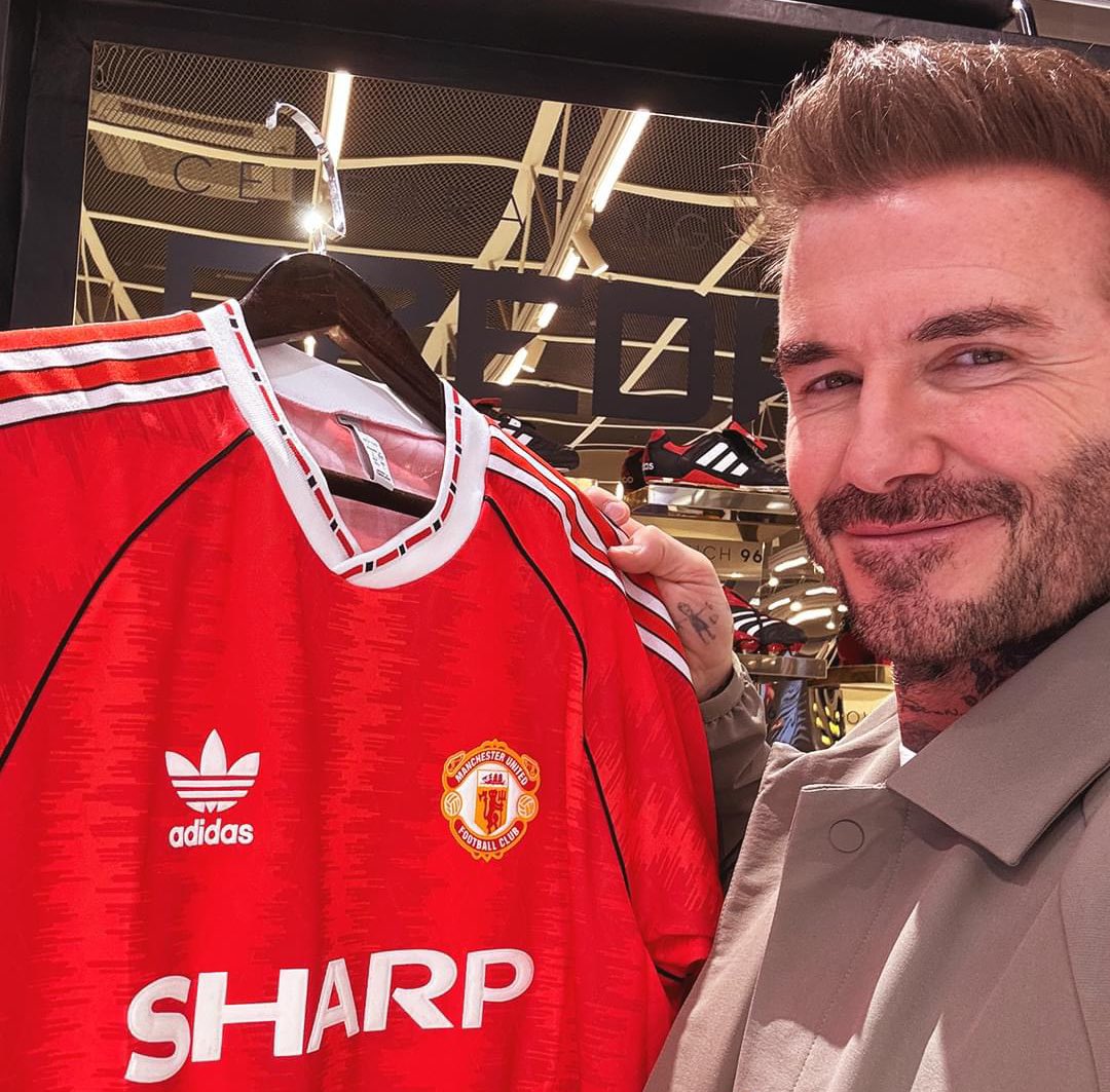 Becks knows a good shirt when he see’s one 🔴👍🏻 #MUFC