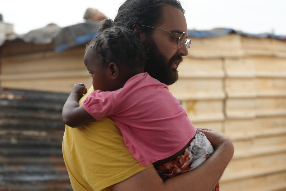 Oggi si celebra la #GiornataMondialeDellInfanzia. Ogni giorno il #VIS opera per offrire a bambine e bambini che vivono in situazioni di svantaggio educazione, formazione e strumenti per la protezione e promozione dei propri #DirittiUmani con la speranza di un futuro migliore.