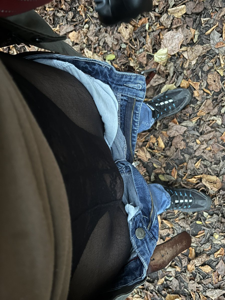 sheerforever10's tweet photo. Cold out on todays dog walk 😈 https://t.co/YnMMsp89Sx