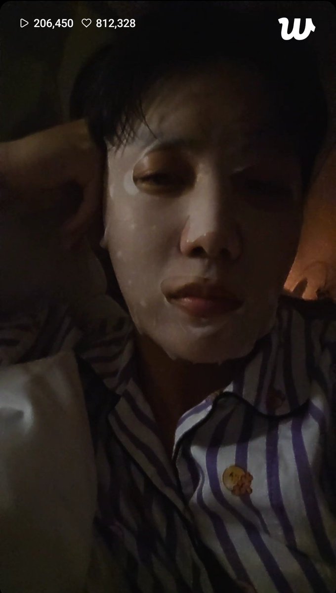 artygcf's tweet photo. @bts_twt hi skincare buddy https://t.co/I7J5l0ArHW