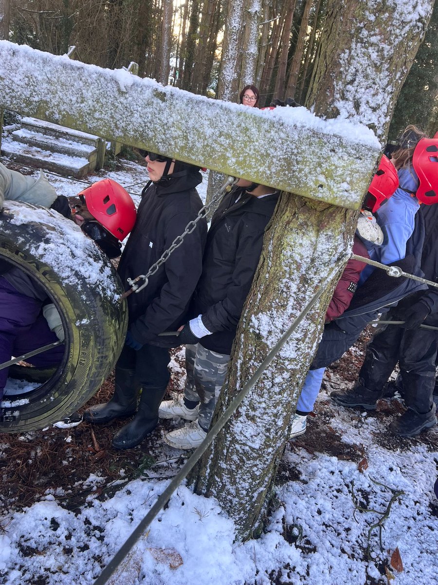 Working together as a unit to guide them through the nightline course. 🥽 #teambuiding