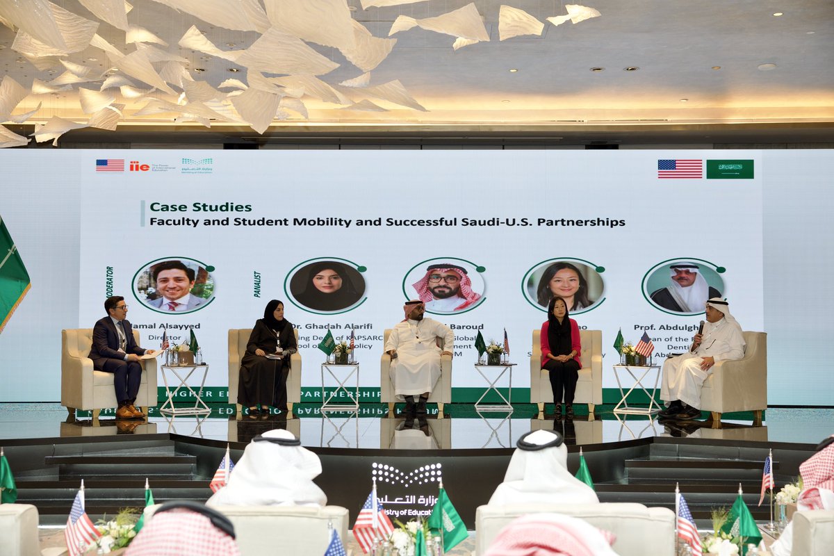 في افتتاح #منتدى_التعليم_السعودي_الأمريكي؛ لشراكات التعليم العالي، ناقشنا سبل تعزيز التعاون الأكاديمي والبحثي بين البلدين، لتأسيس شراكات أعمق تفتح من خلالها آفاقًا جديدة للابتكار والنمو نحو مستقبل مشترك.
#SaudiUSEduForum