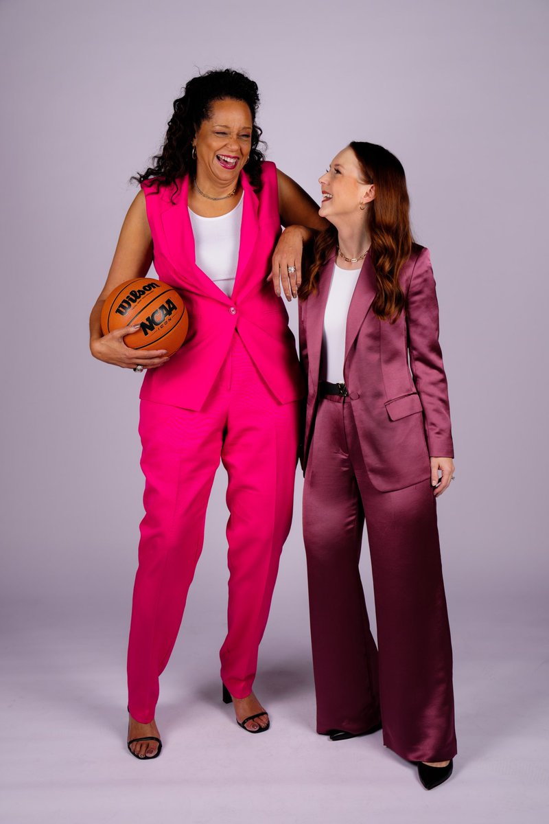 sportney_lyle's tweet photo. WE BACK!!! Hoops SZN 🏀

5 pm ET ESPN2 

#1 South Carolina at Clemson 

With the Hall of Famer @CAROLYNPECK https://t.co/LdR9BFsyiR
