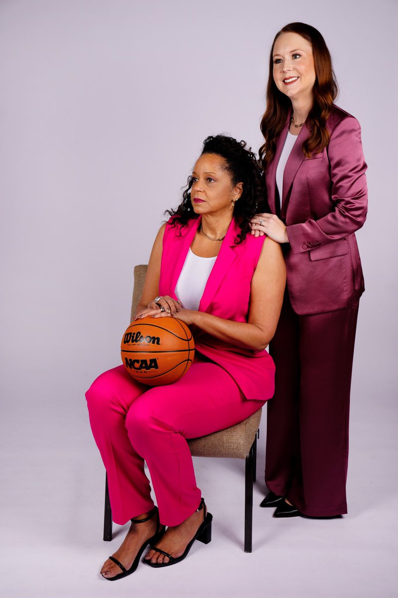 sportney_lyle's tweet photo. WE BACK!!! Hoops SZN 🏀

5 pm ET ESPN2 

#1 South Carolina at Clemson 

With the Hall of Famer @CAROLYNPECK https://t.co/LdR9BFsyiR