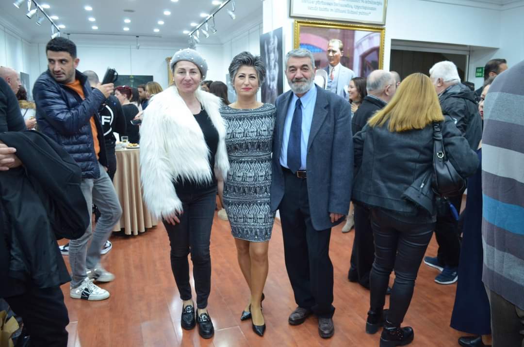 filizcarkoglu's tweet photo. @filizcarkoglu #fotoğraf #ankaraetkinlikleri #sergi #exhibition #photography #Tükeniş Tesk Sanat Galerisi'nde Ankaralı seyircilerin izlenimine sunuldu. Tükeniş fotoğraf sergimiz 26 Kasım'a kadar açık ve sizleri bekliyor, kaçırmayın❤🥰🙋‍♀️ https://t.co/rsvAAvGA4d