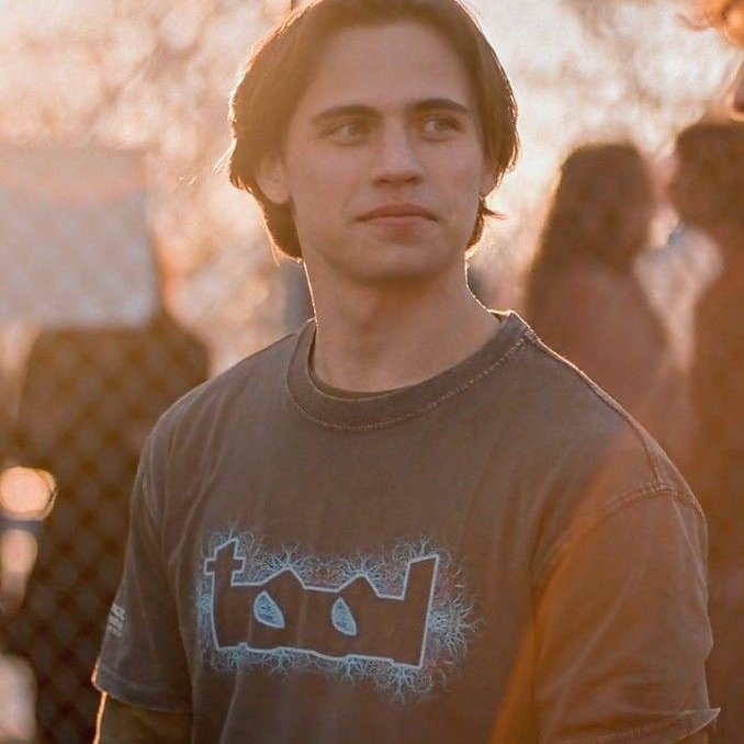 CobraDoLegacy's tweet image. + Robert Keene
+ Robby 
+ Bisexual and Polyamorous 
+ He/They 
+ Cisgender Man 
+ Big brother 
+ Multi-ship
+ WILL incorporate the fact he was SA'd

Admin:
Ken 
They/He/It/She 
Canon 
18+ (21)
Fc: Tanner Buchanan