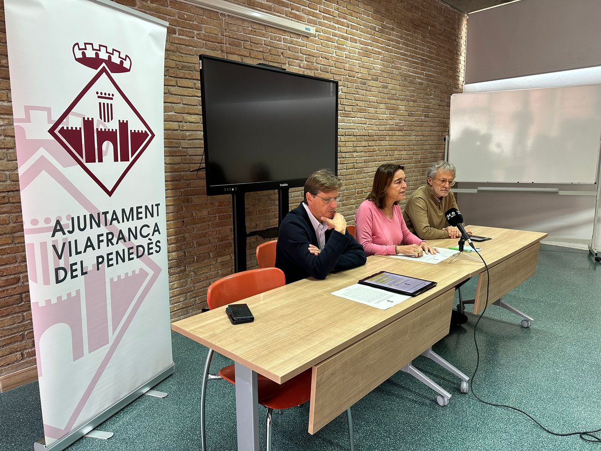 revistacastells's tweet photo. El Festival Cinema Castells programa una trentena d’audiovisuals, que il·lustren la bona salut del sector.
▶️També hi ha diàlegs, tertúlies i presentacions obertes al públic
👉https://t.co/NxTuQCyyQf
#castellers #castells https://t.co/FSqsht0tZo