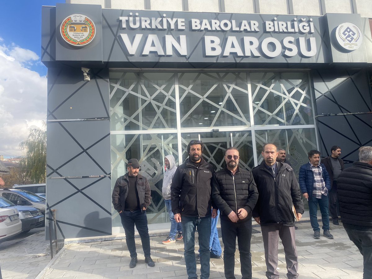 Esenyurt belediyesine kayyum atanmasına ilişkin yazdığım yazıda kullandığım Sürgün Kürtlerine Kayyum ifadeleri nedeniyle ‘Halkı kin ve düşmanlığa tahrik veya aşağılama’ suçlamasıyla açılan soruşturma kapsamında Avukatım Kadir Kutevi ile emniyete giderek ifade verdim. TÜGYAP