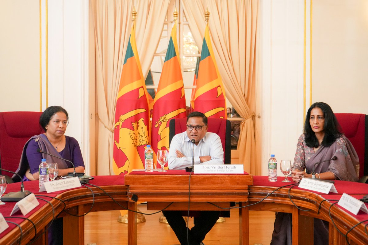 MFA_SriLanka's tweet photo. ForeignMinister @HMVijithaHerath addressed the staff of the @MFA_SriLanka today and appreciated @AWijewardane outgoing Foreign Secretary’s services and welcomed new Secretary Aruni Ranaraja.

#DiplomacyLK  #lka https://t.co/UJNcD5If1j