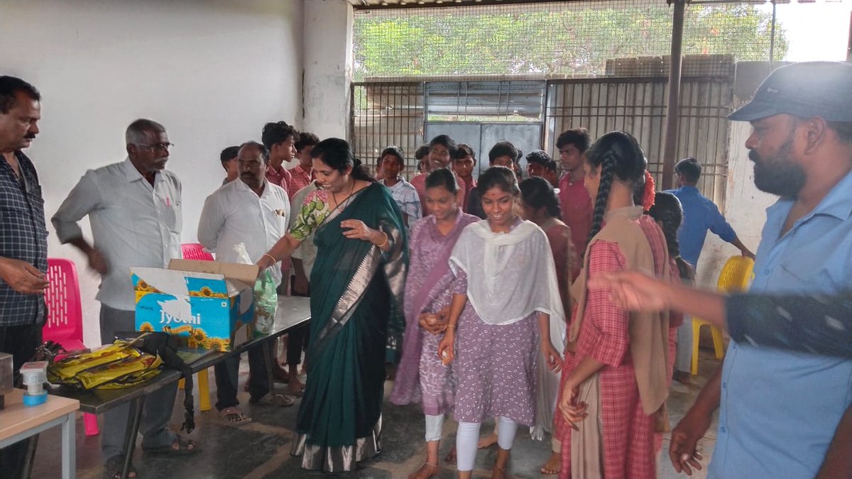 Brundavangas's tweet photo. We conducted safety awareness campaign at Buggaraneswara school in Kalvabugga. https://t.co/KQpg8PMSwT
