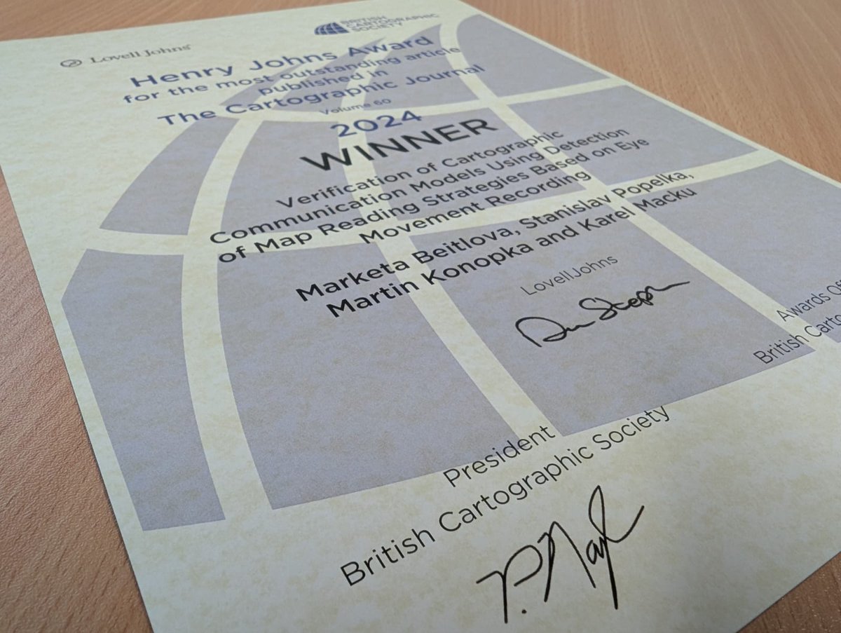🏆 The 2023 Henry Johns Award by the British Cartographic Society goes to Dr. Markéta Beitlová &amp; team for their article on map reading strategies via eye-tracking! 🎯 They donated the prize to SOS Povodně by Člověk v tísni. 👏 Big thanks to students who supported the research! 🌍