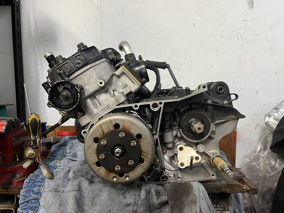 2t_project's tweet photo. 埼玉県RZ250R整備状況です。
エンジン組み付け完了しました!
明日フレームに載せます🫡
残すはキャブセッティングです🔥
なるべく早くセッティング出ることを祈ります🥲
#rz250r #rz #浜松のバイク屋 #29l #rz250
#2tproject #yamaha #yamahabike
#浜松のバイク屋さん
#バイクメンテナンス https://t.co/MhROxppmF9