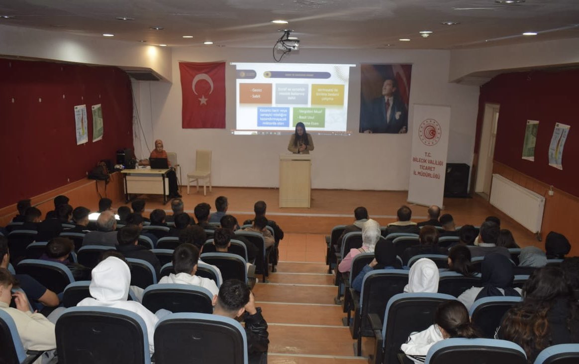 📚 Mesleki ve Teknik Liselilere Girişimcilik Eğitimi! 🚀

✅Ticaret İl Müdürlüğümüz ve İl Milli Eğitim Müdürlüğümüz iş birliğiyle, Mesleki ve Teknik Liselerde eğitim gören öğrencilerimize girişimcilik eğitimleri verilmektedir.

🎯 Bu eğitimlerde vergi ve sicil kaydı, SGK