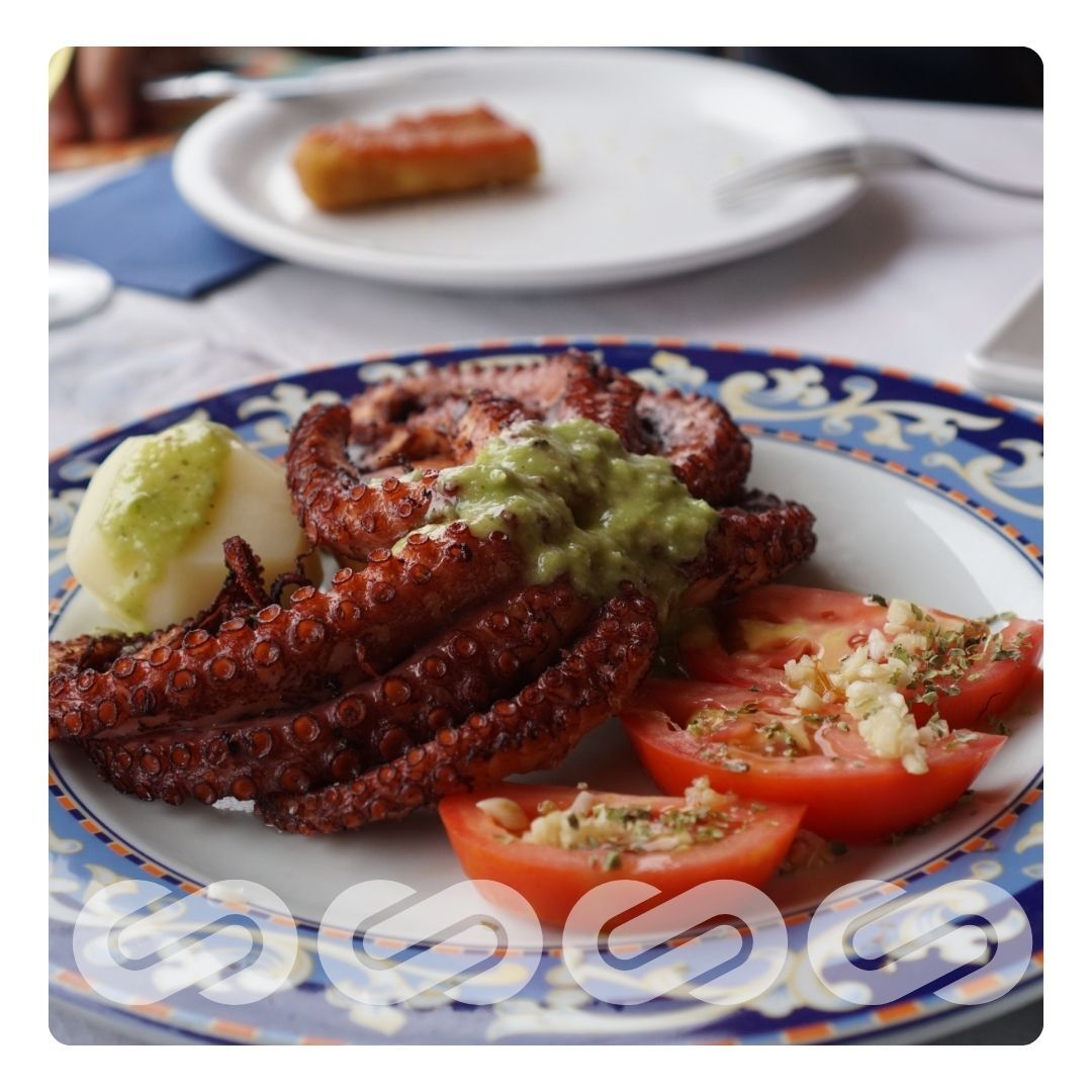 🌊 La gastronomía de #Canarias debe buena parte de su éxito a sus costas.

🤤 El #pulpo con un toque de #MojoVerde es una de las especialidades de la casa, ¡toda una delicia para el paladar!

Cuéntanos tu lugar favorito para disfrutar de este manjar.

#PuertosCanarios