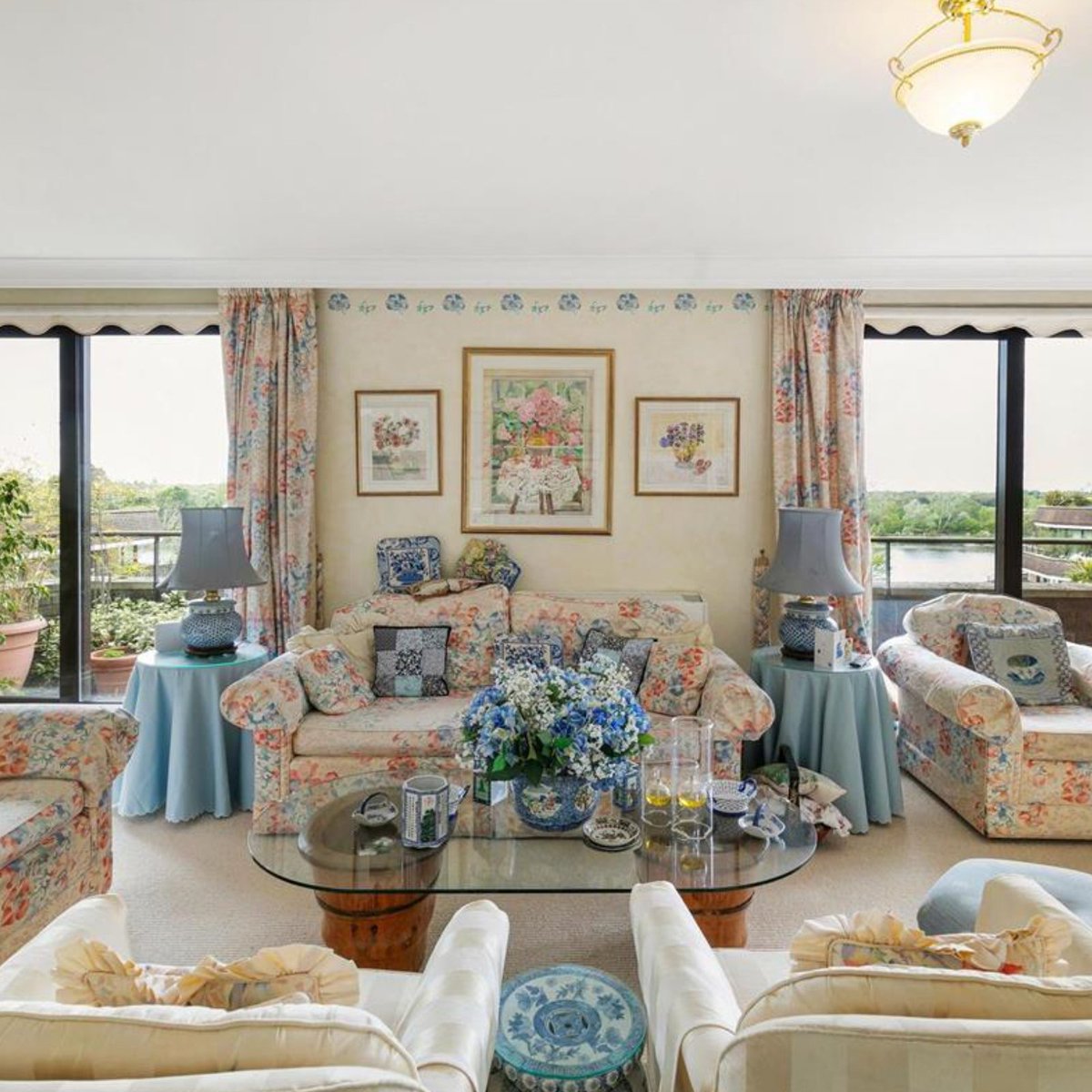 LawsonRutter's tweet photo. 🥶 Oooh it's turned a little chilly outside which puts us in mind of places warm and cosy. Luckily, we’ve some beautifully warm homes to head to when out viewing 😊. Here’s just a selection of our snuggest and welcoming living rooms in properties available through the LR team. https://t.co/i5IXYfLMpo