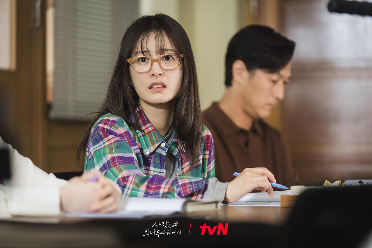 CJnDrama's tweet photo. 🎉경 윰블리 로코로 귀환 축🎉 
밝은 에너지에 다혈질 성격이 매력적인 
'윤지원'은 이번 주 첫방에서 만나요💓  

<사랑은 외나무다리에서> 
11/23 [토] 밤 9:20 tvN 첫 방송  

#사랑은외나무다리에서 #Loveyourenemy 
#주지훈 #정유미 #이시우 #김예원
#tvN #tvN에서봐 #스트리밍은TVING https://t.co/QsP0yPQa4C
