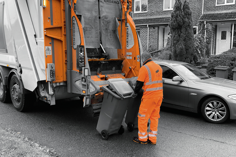 HorshamDC's tweet photo. There have been three serious incidents recently where drivers have hit our waste collection vehicles, resulting in life changing injuries for one crew member and considerable injury and stress to others. Please help keep our roads safe: leave space.

#RoadSafetyWeek https://t.co/yUNWOoce8u
