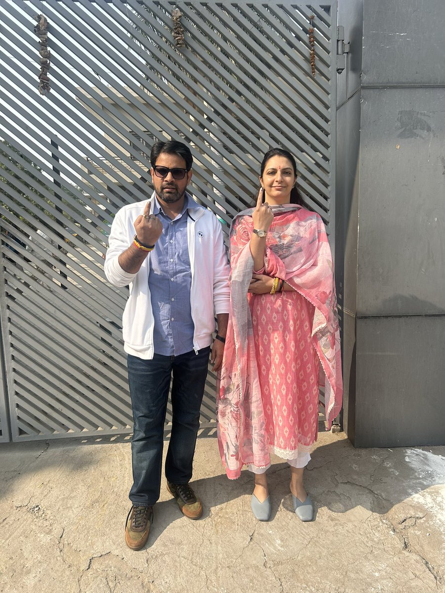 मतदान क़रे देशहित में योगदान दे । मेरा वोट प्रदेश की प्रगति एवं सुरक्षा के नाम ।