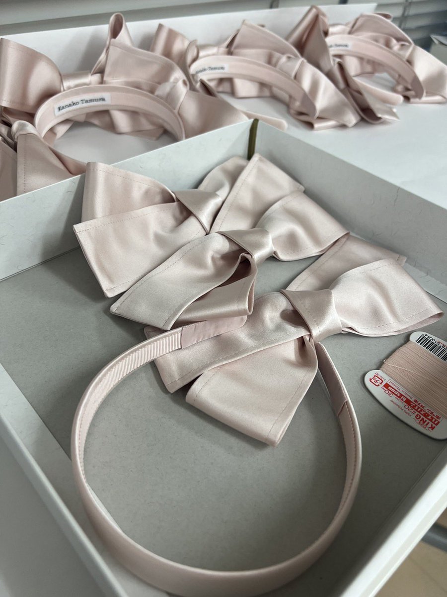 9月に発表してから大人気のリボンカチューシャ🎀は、是非お帽子のよう