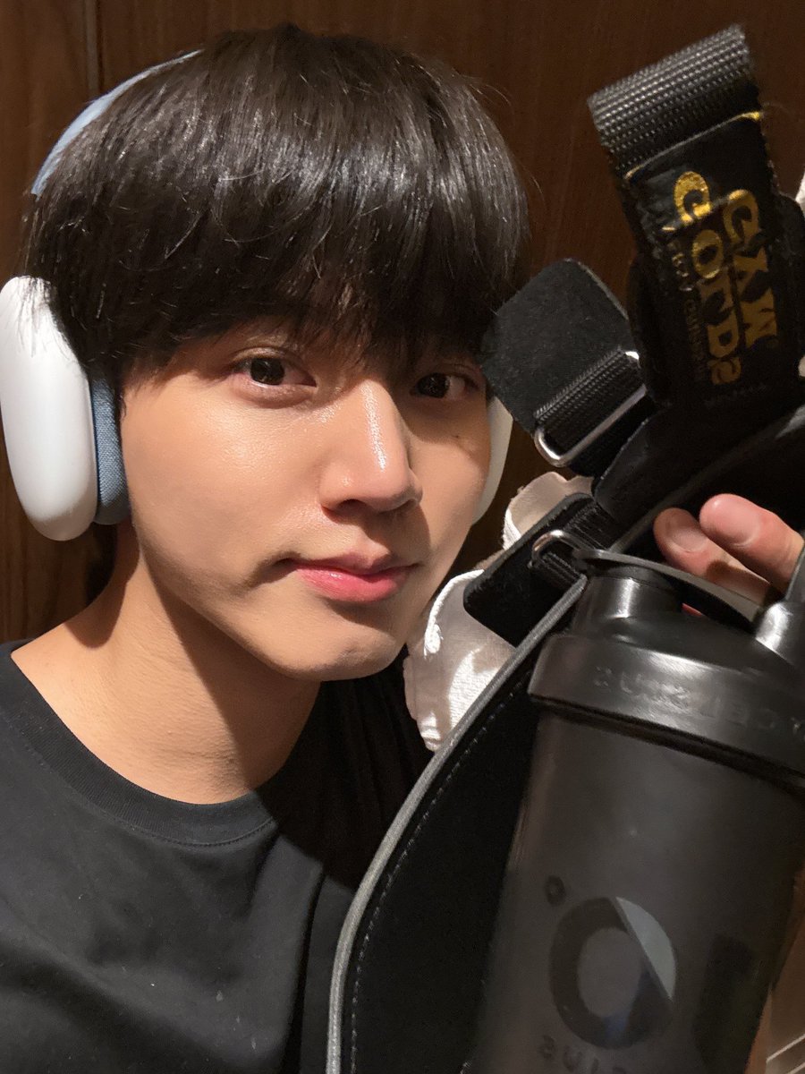 OmegaX_members's tweet photo. [#OX]

화이팅🔥

#OMEGA_X #오메가엑스 
#혁 #HYUK https://t.co/GdCdZuqyvg