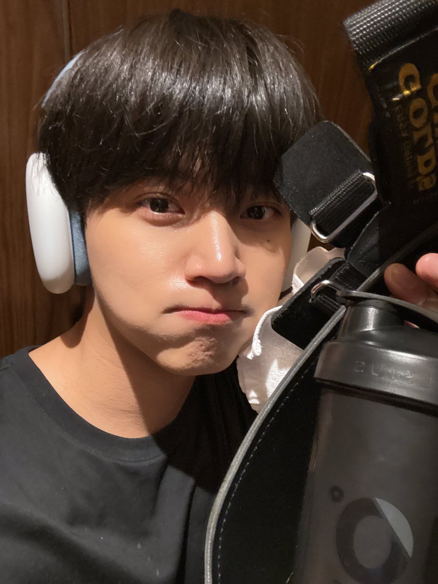 OmegaX_members's tweet photo. [#OX]

화이팅🔥

#OMEGA_X #오메가엑스 
#혁 #HYUK https://t.co/GdCdZuqyvg