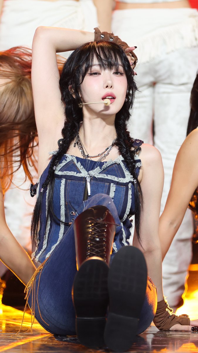 mbcplusm's tweet image. [쇼챔피언 현장포토]
▪︎VIVIZ - Shhh! ▪︎

비비지에게 깊숙이 중독되는 무대🔥🔥🔥

📷naver.me/GOP5lvqP
ㄴ프로필 네이버 포스트 링크 참고

_
#쇼챔피언 #쇼챔 #ShowChampion
#EUNHA #은하
#SINB #신비
#UMJI #엄지
#VOYAGE #Shhh
#BPM #BigPlanetMade 
@VIVIZ_official