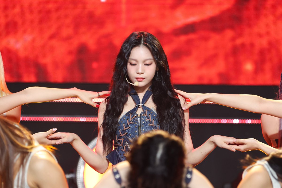 mbcplusm's tweet image. [쇼챔피언 현장포토]
▪︎VIVIZ - Shhh! ▪︎

비비지에게 깊숙이 중독되는 무대🔥🔥🔥

📷naver.me/GOP5lvqP
ㄴ프로필 네이버 포스트 링크 참고

_
#쇼챔피언 #쇼챔 #ShowChampion
#EUNHA #은하
#SINB #신비
#UMJI #엄지
#VOYAGE #Shhh
#BPM #BigPlanetMade 
@VIVIZ_official